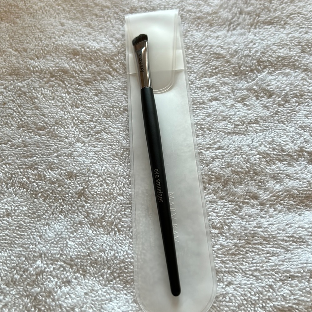 Mary Kay Eye Smudger Brush